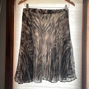 Flouncy skirt. Grey and white. Talbot’s. Size 4 Petite.